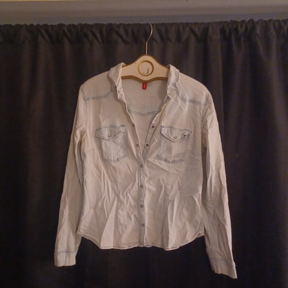 h&m divided | light wash denim button up shirt Size M